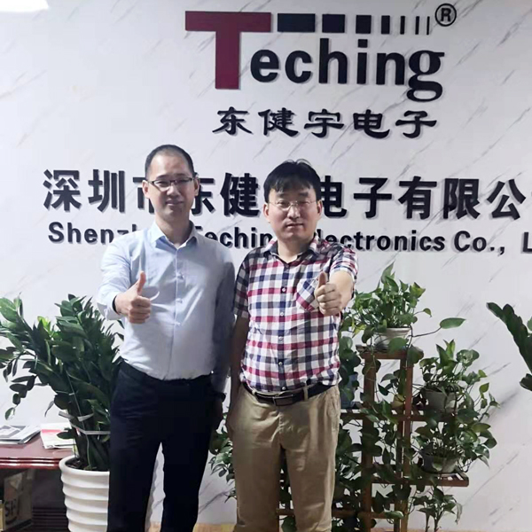 樱桃在线视频网站連接器與東健宇領導人合照